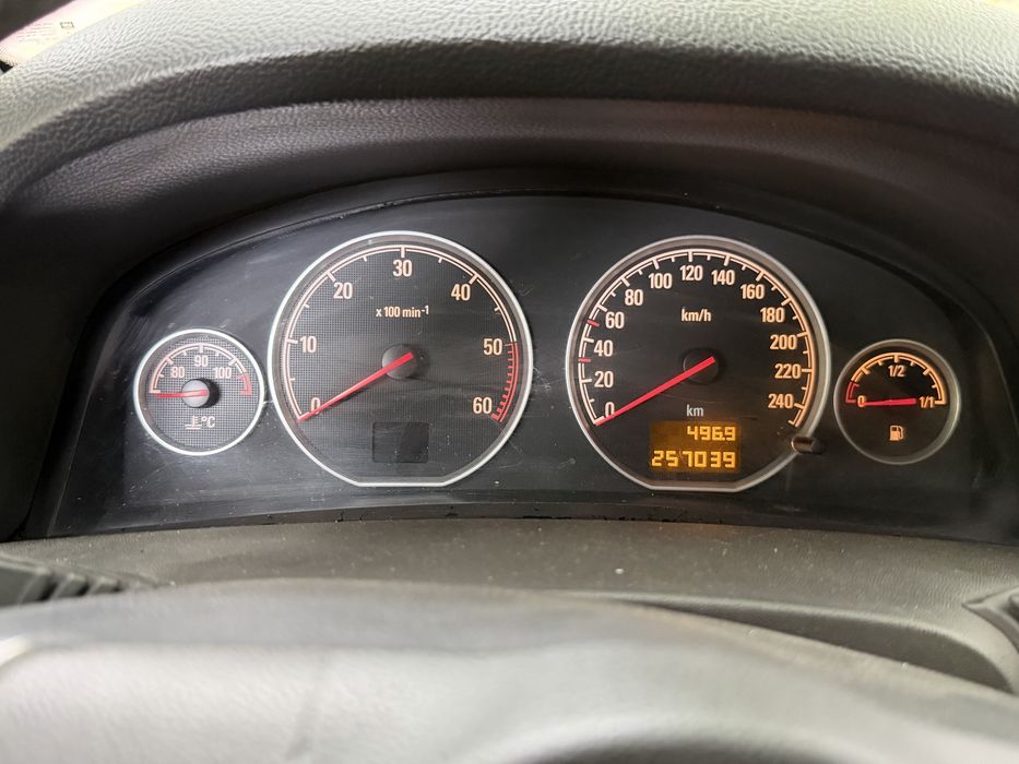 Продам Opel Vectra C рест 1.9 дизель автомат