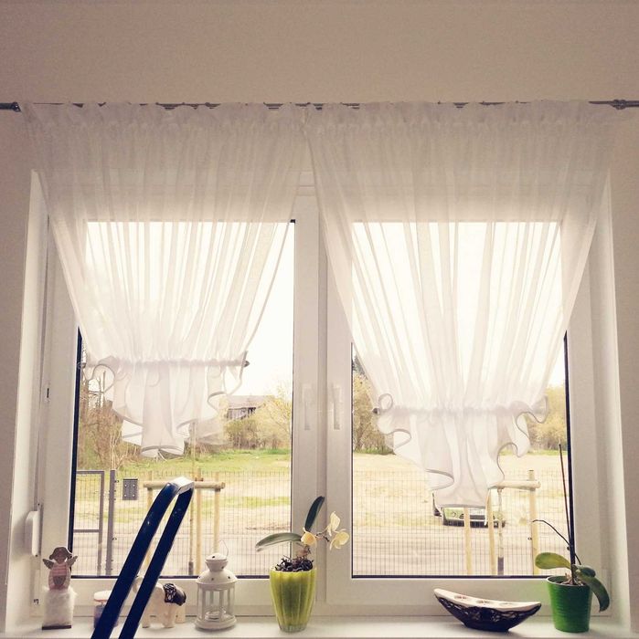 Piękna nowa firanka do pokoju