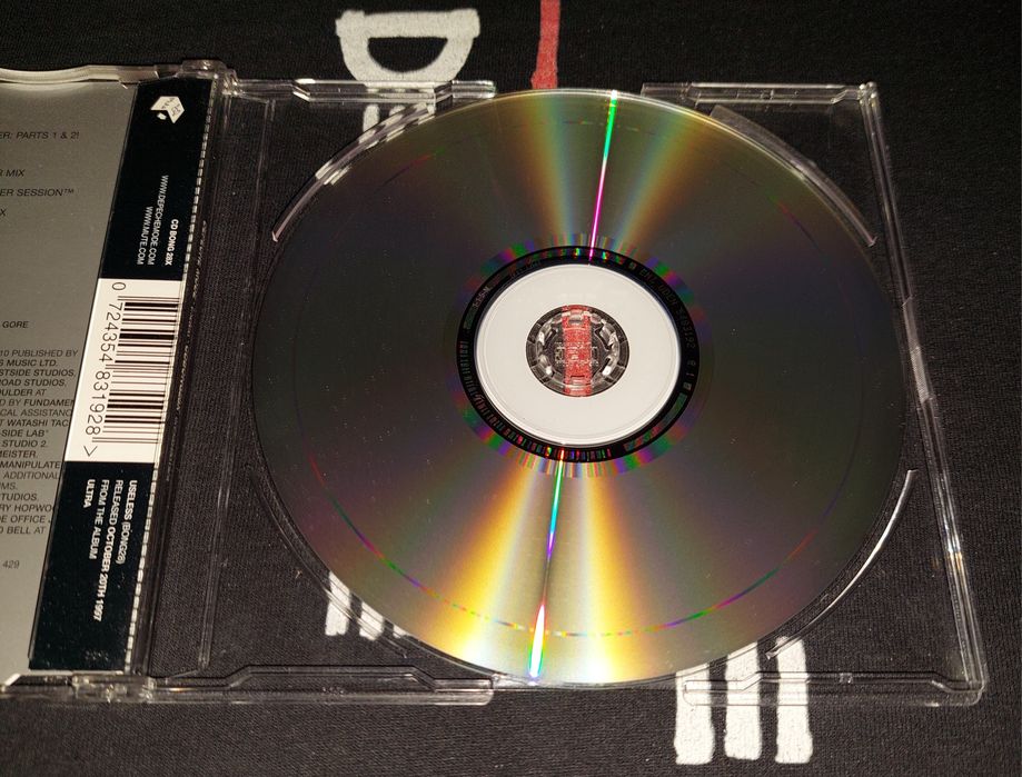 Depeche Mode Useless CD BONG 28X ( DM Singles – 34 ) 2004