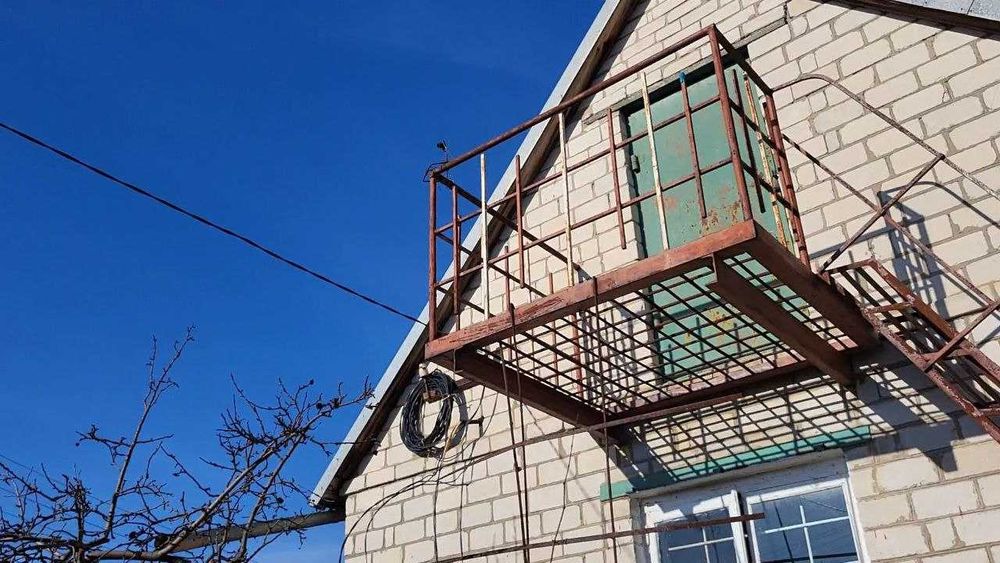 Дачний будинок з участком