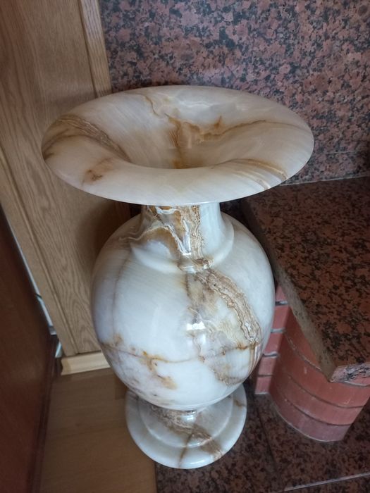 Продам большие вазы.