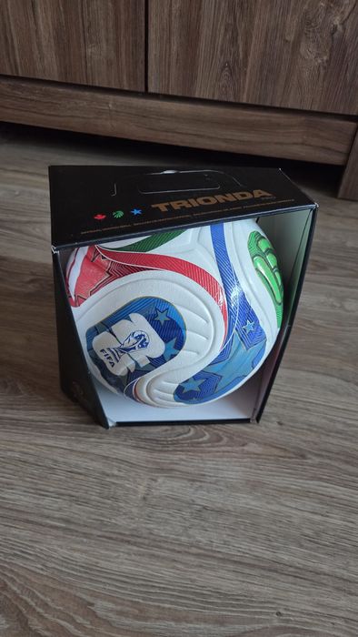 Piłka nożna Adidas Trionda Pro z podpisem Wojciecha Szczęsnego