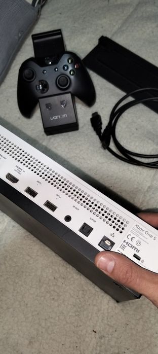 Xbox One S 1tb pouco uso