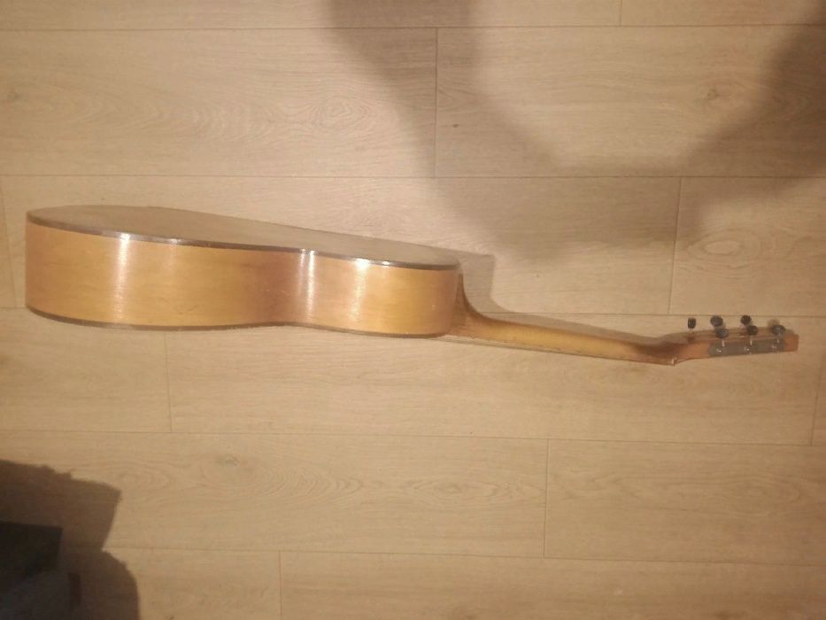 Гитара-родом из СССр.