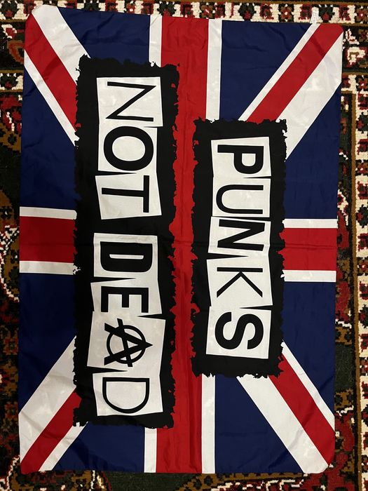 Прапор (зустина) Punks not dead