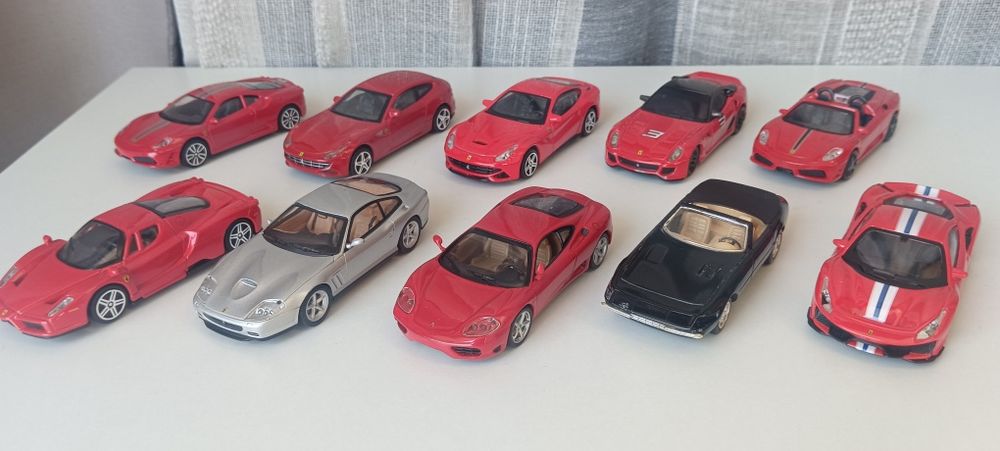 Carros Ferrari 1/43 (lote de 10)