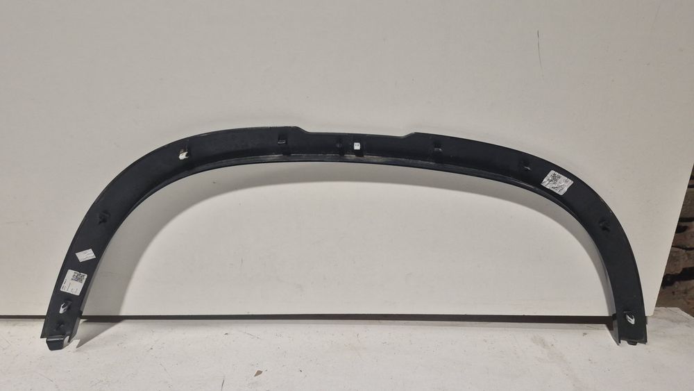 Listwa błotnika przednia lewa LandRover Defender L8B2-16A075-BX