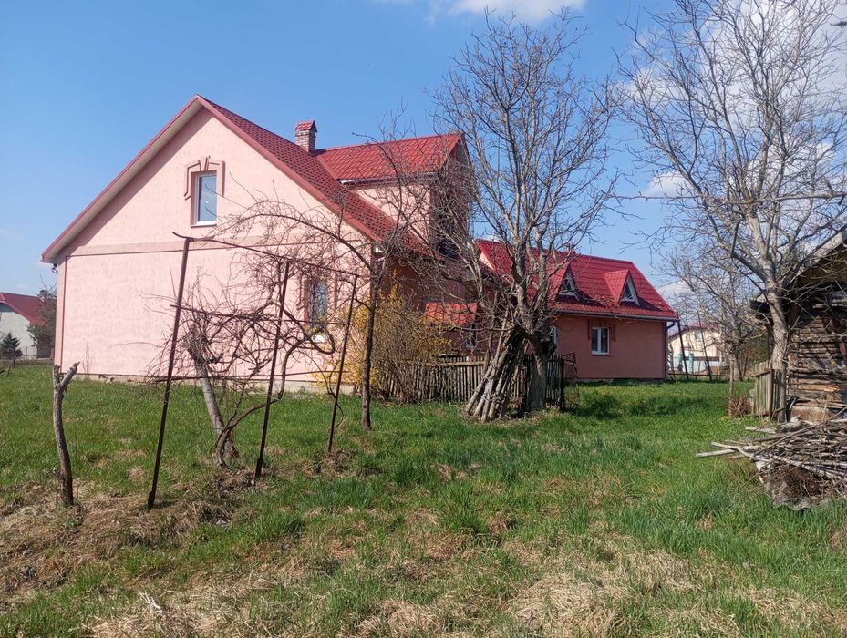 Будинок і велика діллянка