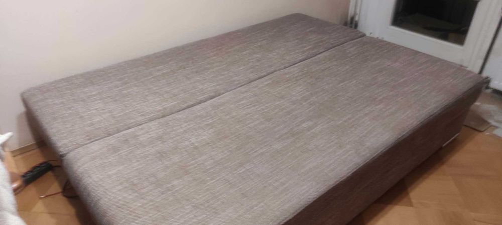 Wygodna sofa / kanapa rozkładana z funkcją spania + poduszki
