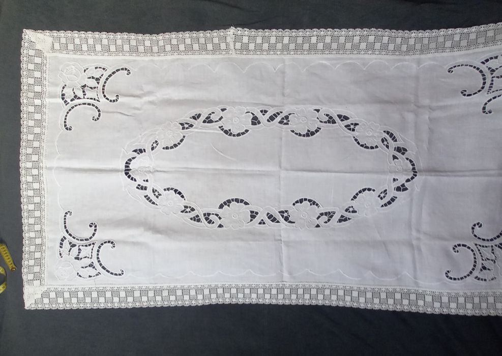 Obrus richelieu rękodzieło