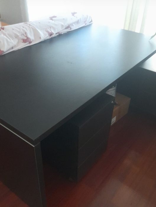 Exkente estado é uma peça versatil, mesa de Secretaria