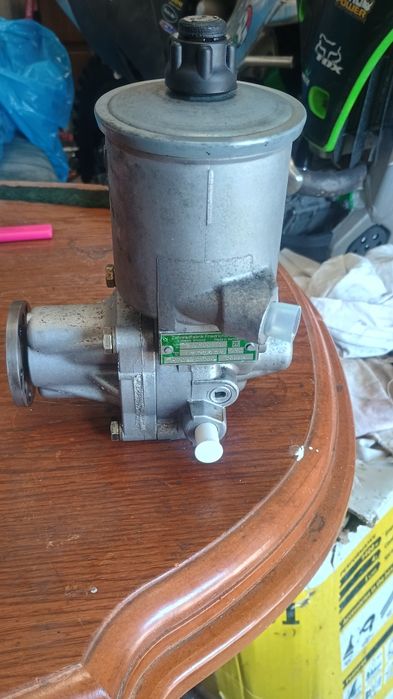 Pompa wspomagania MB w 124
