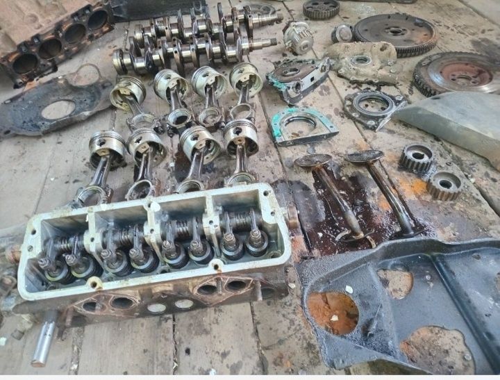 Двигатель в разборе