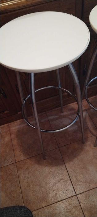 4 Bancos altos (cozinha-balcao)