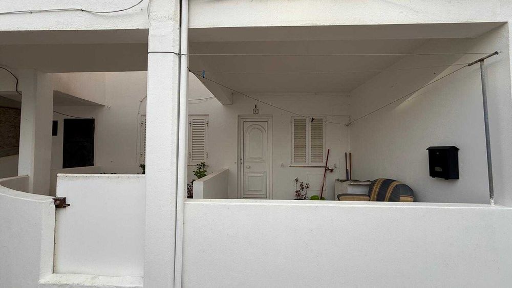 T1 no Centro de Lagos com Logradouro – Excelente Oportunidade!