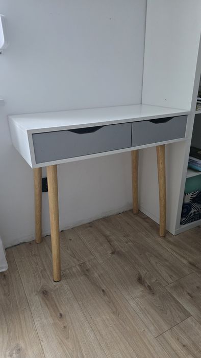 Biurko skandywaskie toaletka