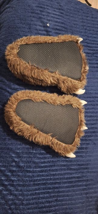 Pantufas bigfoot castanhas