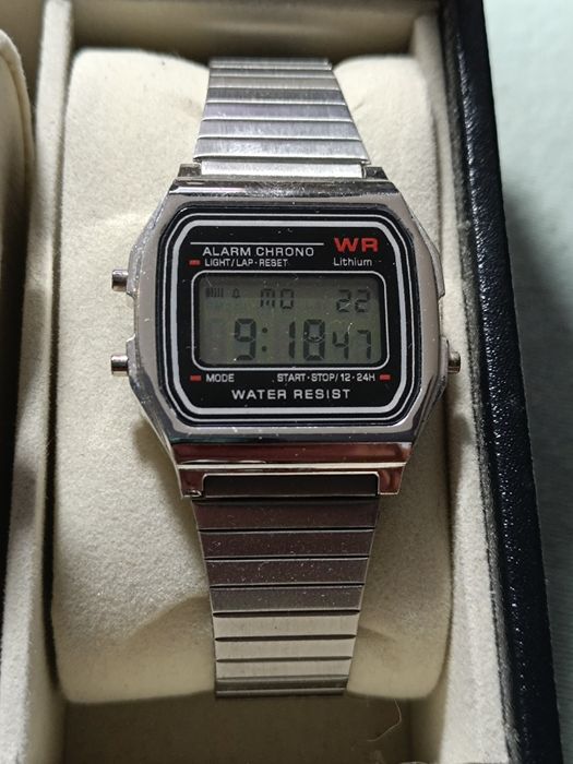 Zegarek elektroniczny w stylu Casio