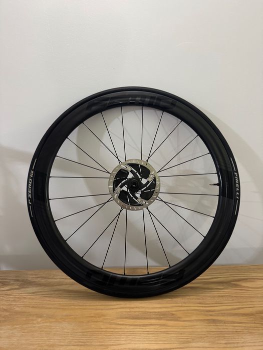Rodas Carbono FFWD F4 Disc + Pneus Pirelli P Zero + Discos Dura-Ace