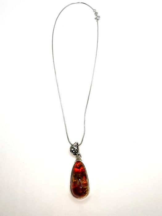 Bursztynowy wisiorek z łańcuszkiem srebro 925