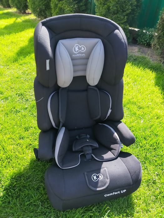 Крісло авто бу у гарному стані