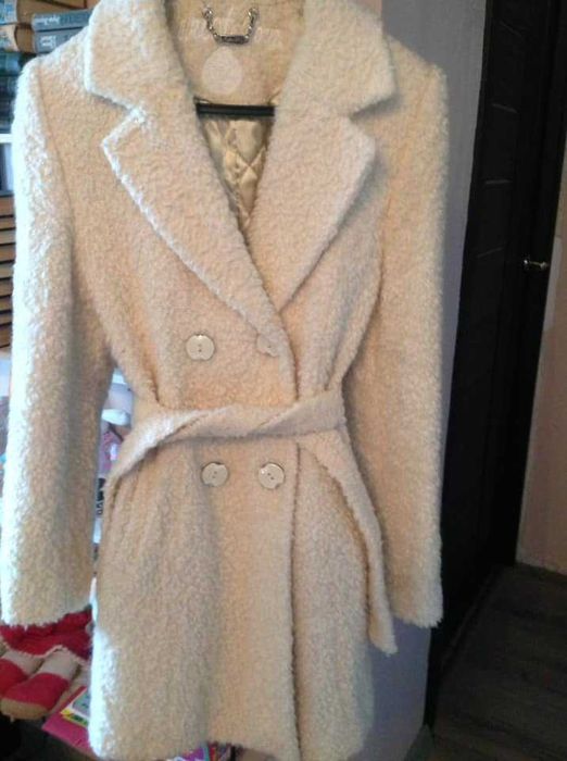 Полупальто букле . Лама .Италия