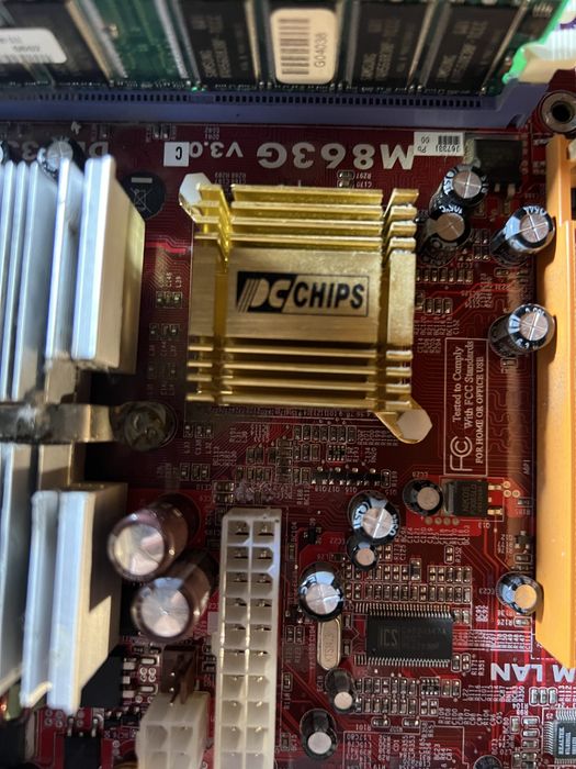 Placa mãe, PCCHIPS M863G V3.0