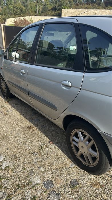 Renault Scénic 1.4 de 2002 — 1.200 € negociáveis