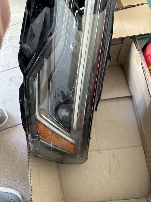 Фара Ауди А6 С8