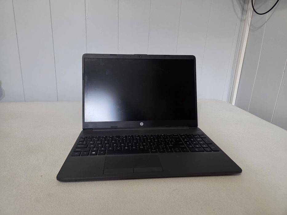 Laptop HP 255 G8