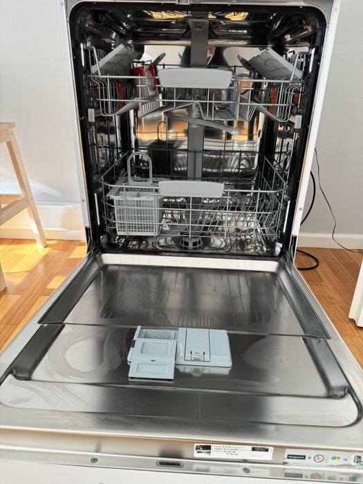 Dishwasher for 14 Place Settings64550918951297123