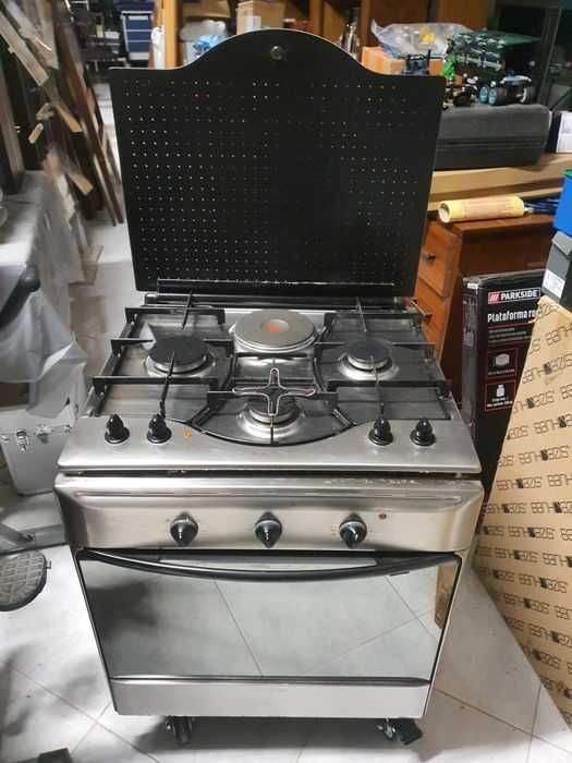 Conjunto de placa de fogão e forno Ariston