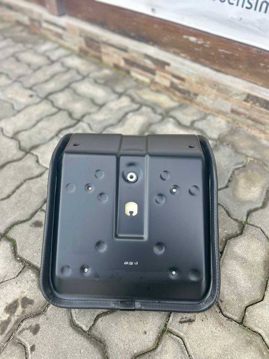 Banco Universal Preto