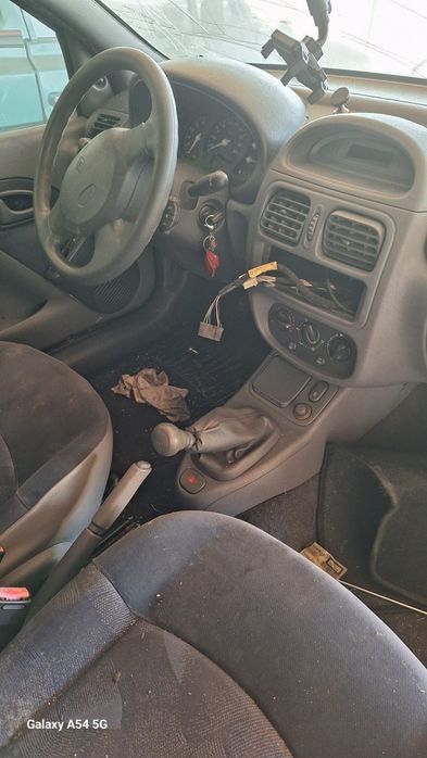Peças renault clio II/98 para venda de veículo acidentado.