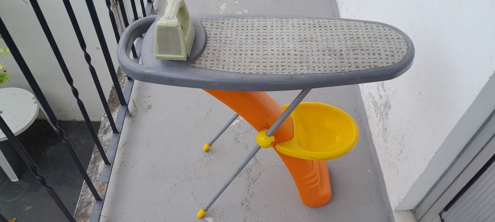 Tábua e ferro de brincar