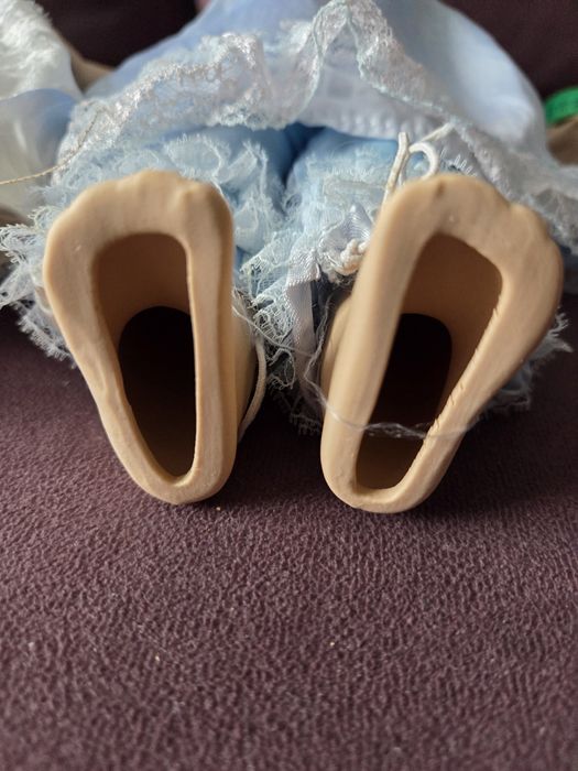 Bardzo stara lalka muzealna cala z porcelany