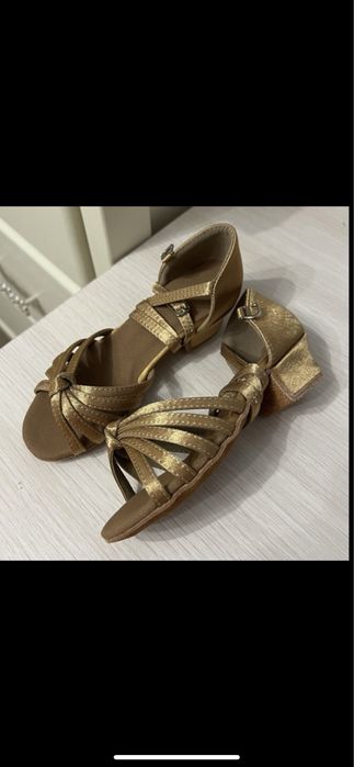 Нові туфельки для бальних танців