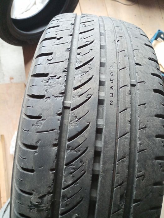 Резина. Колесо. Покришка 215*60*r17. 2018 року