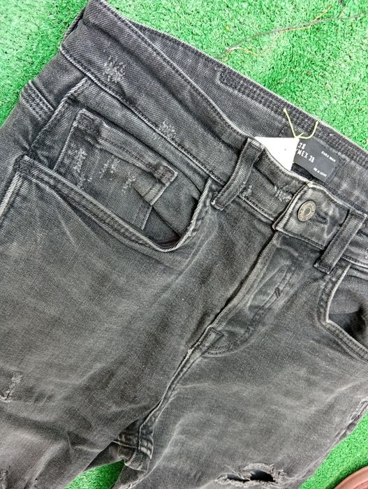Calças ZARA Man pretas com rasgões – tamanho 38