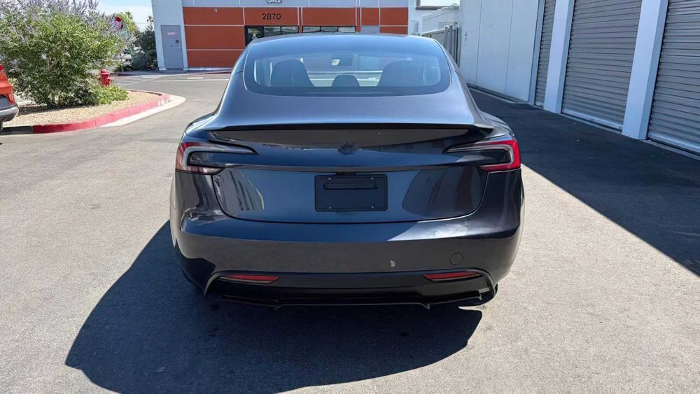 Tesla Model 3      2024
