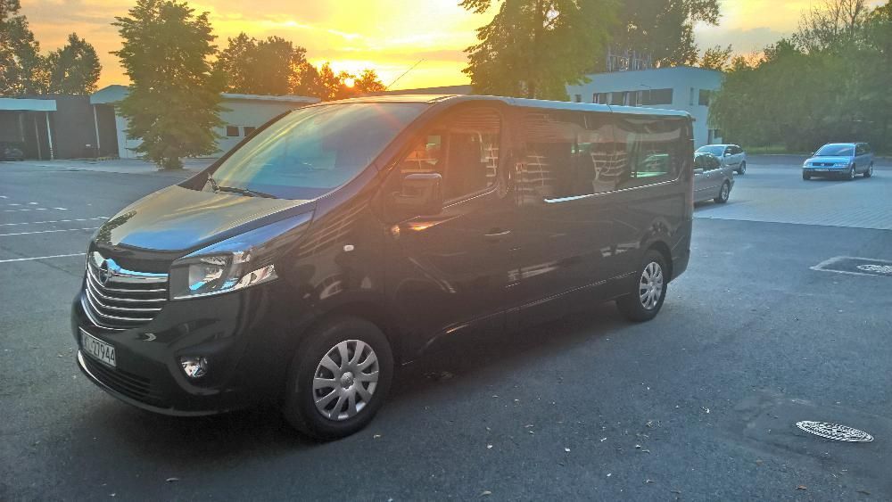 Wynajem busów 9-osobowych-automaty z 2025 roku. Dowóz na i z lotniska.