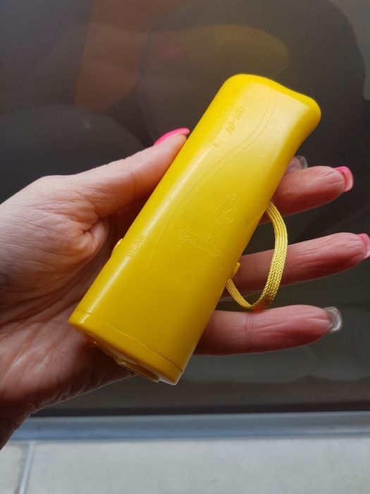 Ультразвуковий відлякувач для тварин разом з ліхтариком для дресировки