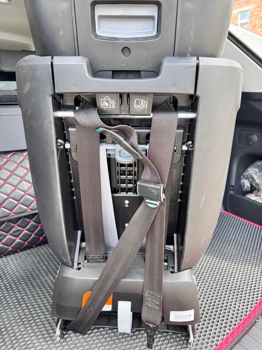 Продам б/у Автокресло Britax-Romer Advansafix IV М Blue Marble