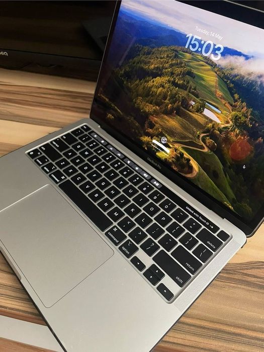 MacBook Pro 2022 | 13" M2 | 8 GB RAM | 250 GB SSD | Silver