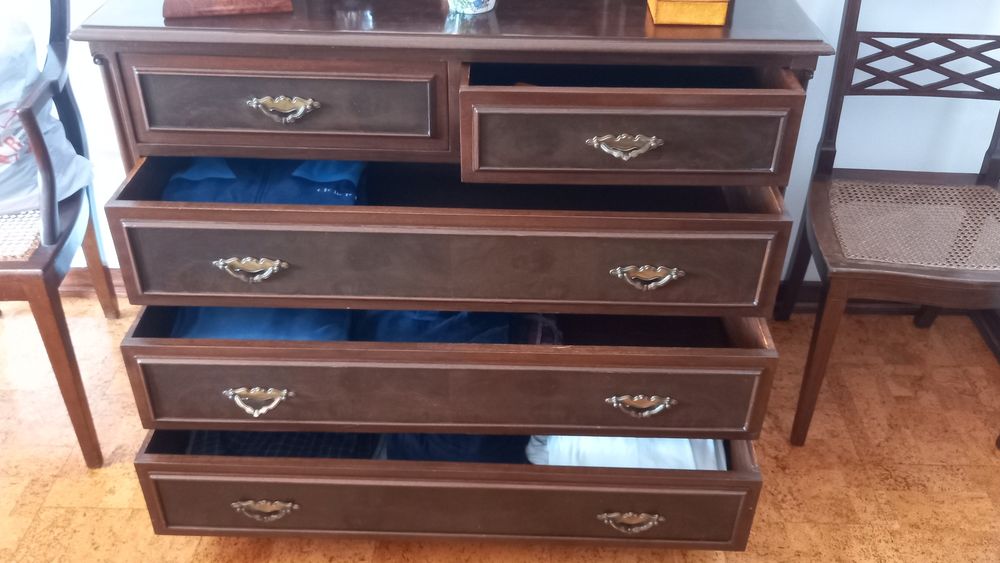 Mobilia de quarto, madeira,  bom estado