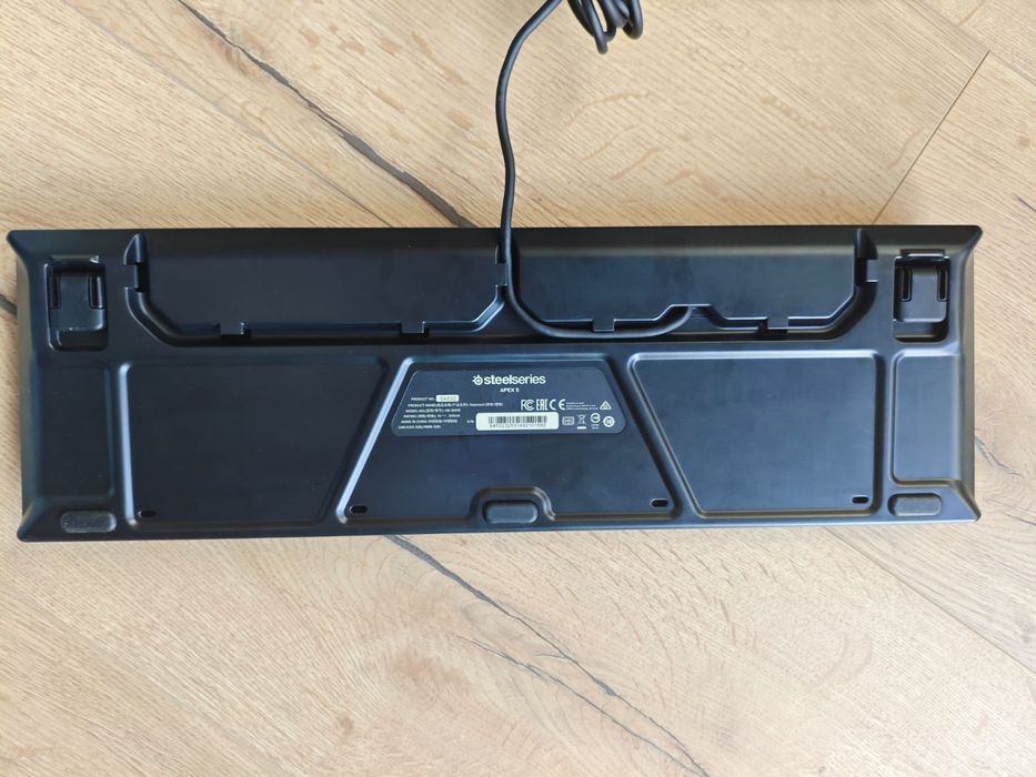 Steelseries APEX 5 klawiatura z podstawką