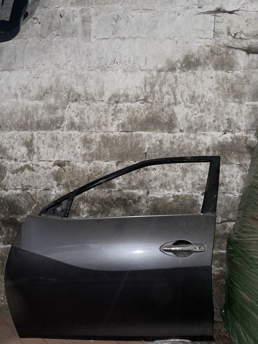 Двері на Cadillac Escalade