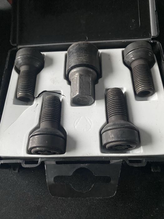 Śruby Zabezpieczające Złodziejki  W205