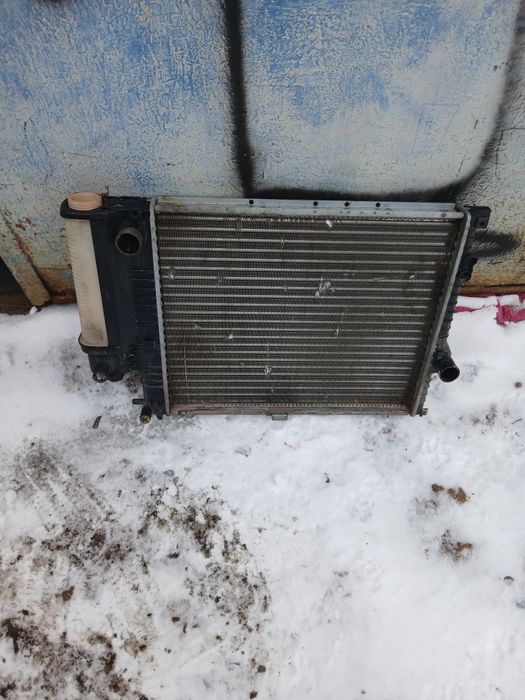 Продам радиатор бмв е39