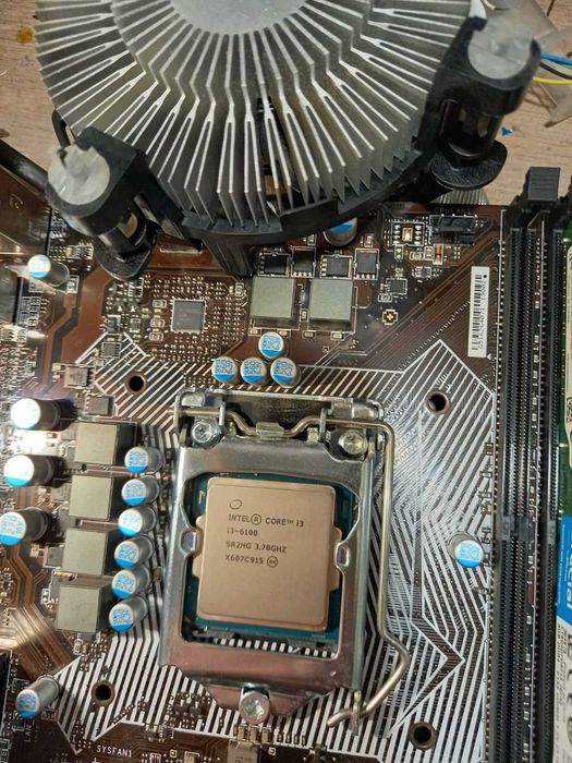 Процессор Intel Core i3-6100